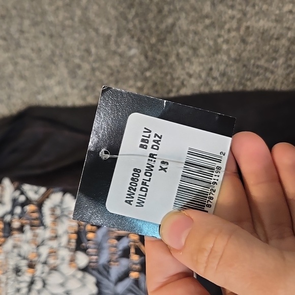 NWT Affliction Women Wildflower Graphic Long Sleeve Top Moto Sz XS - Picture 5 of 6